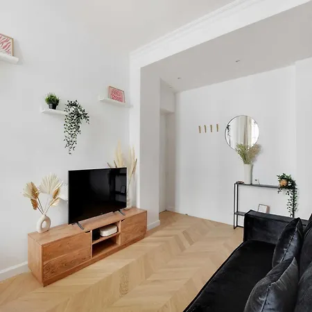Apartment Spacious Cosy -2br 8p- Pl De La Nation